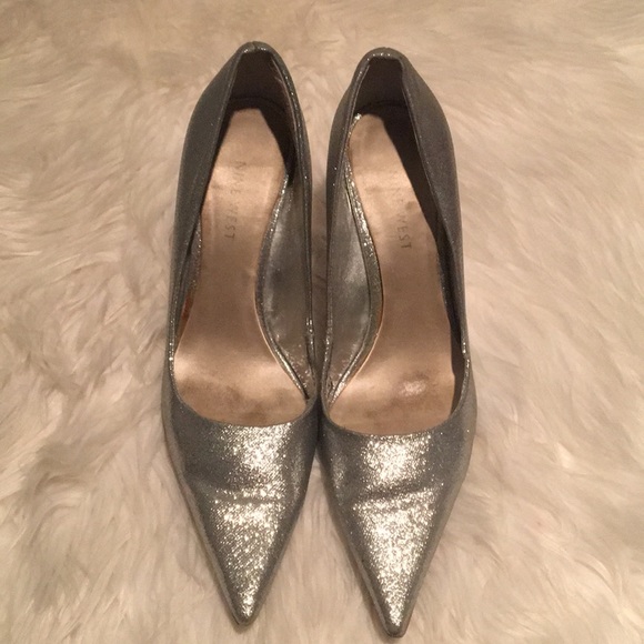 nine west metallic pumps